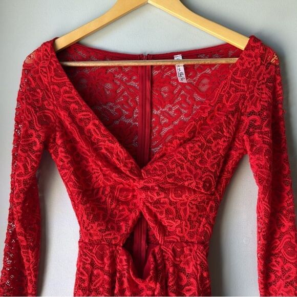 Lucy in the Sky Bodycon Dress Red Off Shoulder Lace Dress - Picture 5 of 10